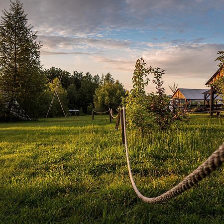 Fort Wapiti Hotell Zalasowa Exteriör bild